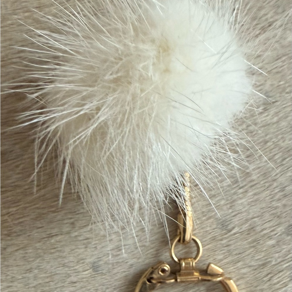 Vintage Fur keychain, cuff links, ring, earrings and pen - Picture 7 of 10